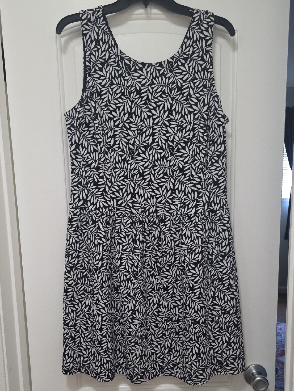 Ivanka Trump Black and White Leaf-Print Sleeveless Mini Dress